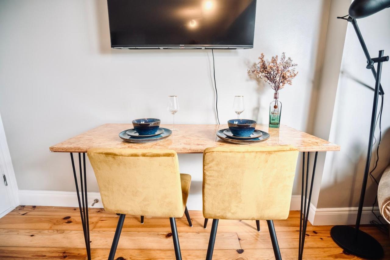 Modern Penthouse Apartment In Cobh Town Exteriör bild