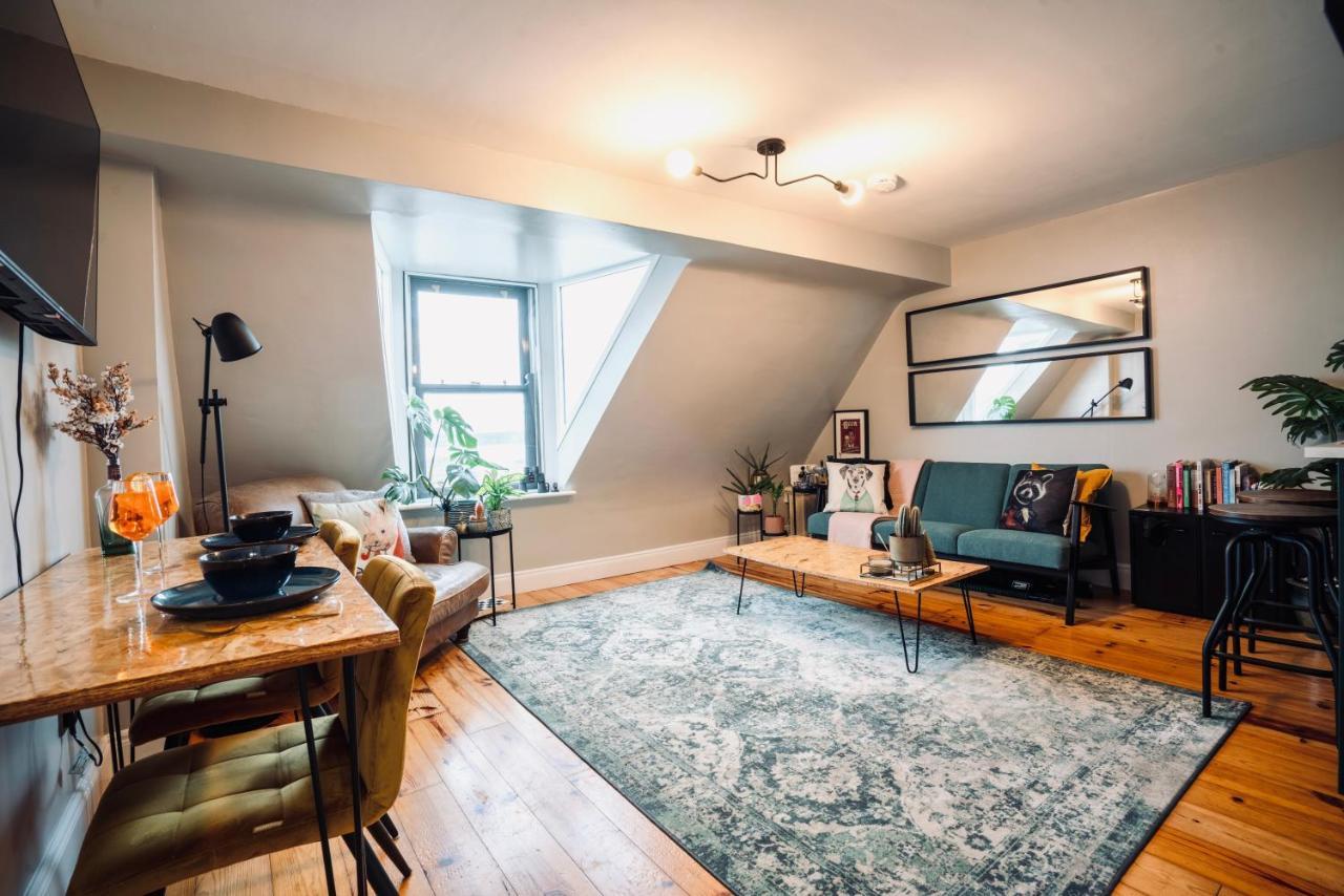 Modern Penthouse Apartment In Cobh Town Exteriör bild